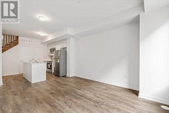 3421 Ridgeway Dr in Mississauga, ON - Building Photo - Building Photo