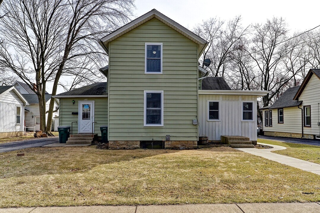 528 Spring St, Unit WI12-B5 in Batavia, IL - Foto de edificio