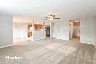 2334 Layton Park Dr in Indianapolis, IN - Foto de edificio - Building Photo