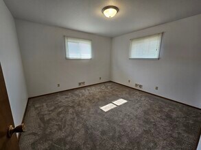 2123 Catherine Dr in Bismarck, ND - Building Photo - Building Photo