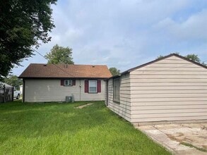 1000 N Hewett Ave in Hastings, NE - Foto de edificio - Building Photo