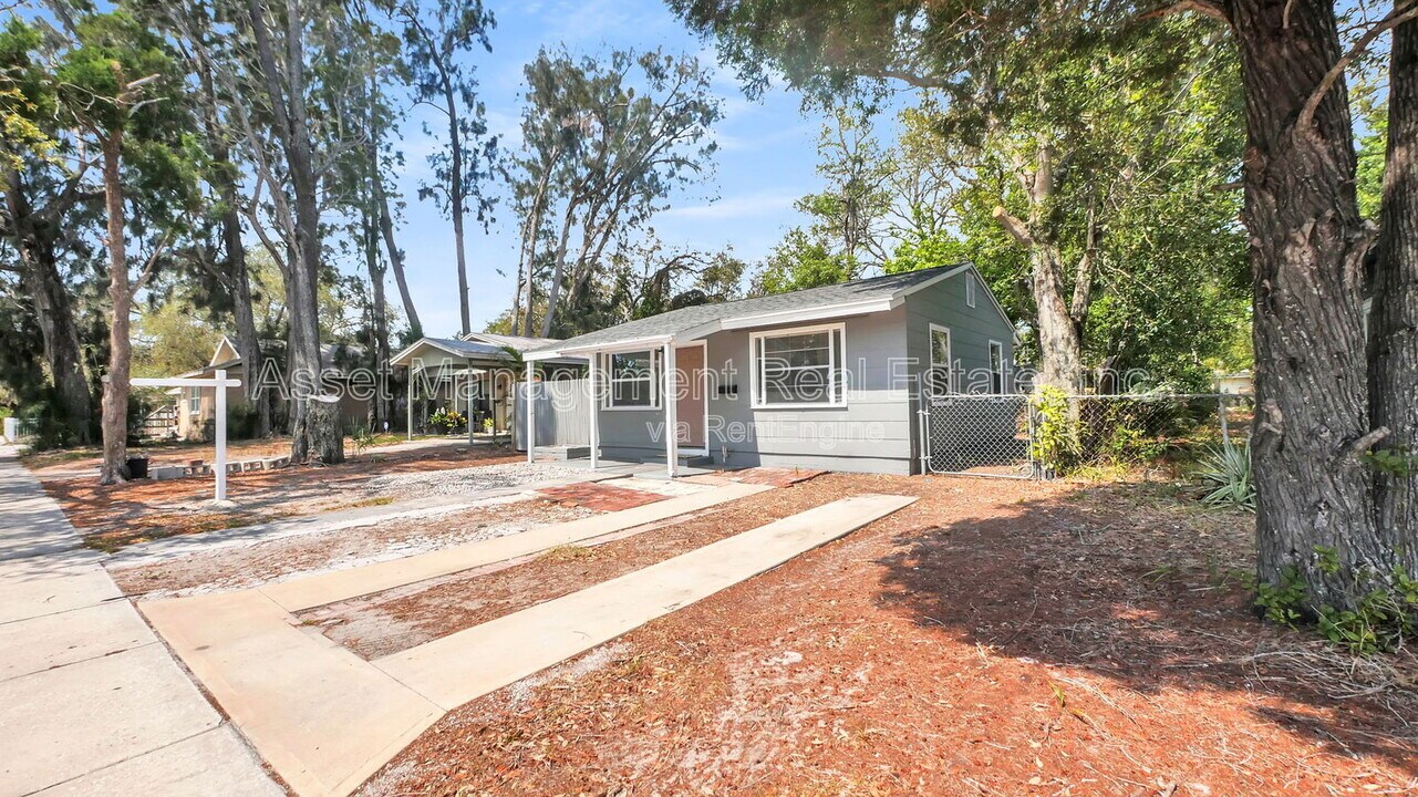 1711 45th St S in St. Petersburg, FL - Foto de edificio