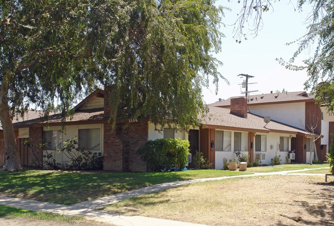 1144 W 9th St in Corona, CA - Foto de edificio - Building Photo