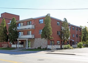 700 Lawrence Rd in Hamilton, ON - Building Photo - Building Photo