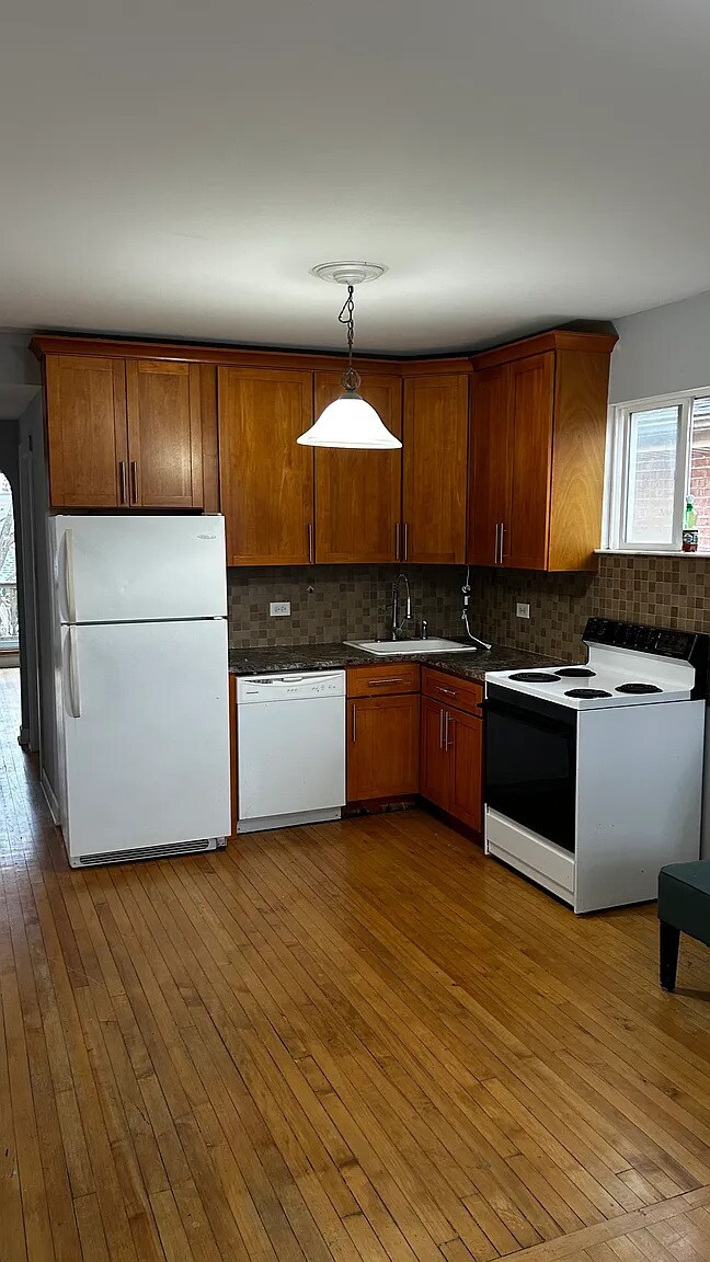 property at 2728 N Mulligan Ave