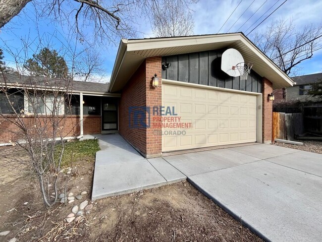 7074 S Willow St in Centennial, CO - Building Photo - Building Photo