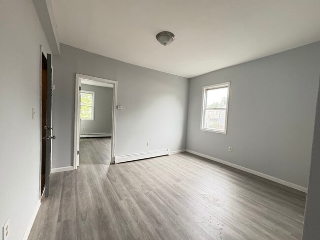 590 Christopher St, Unit 4 in Orange, NJ - Building Photo - Building Photo