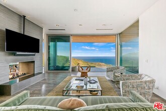 21766 Azurelee Dr in Malibu, CA - Building Photo - Building Photo