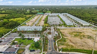 339 Salisbury Cir in White City, FL - Building Photo - Building Photo