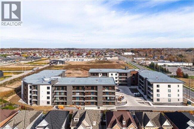 7549 Kalar Rd in Niagara Falls, ON - Building Photo - Building Photo