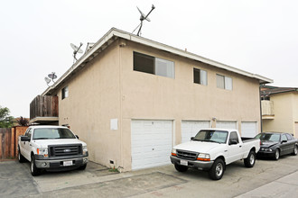 7260 Corsican Drive, Huntington Beach in Huntington Beach, CA - Foto de edificio - Building Photo