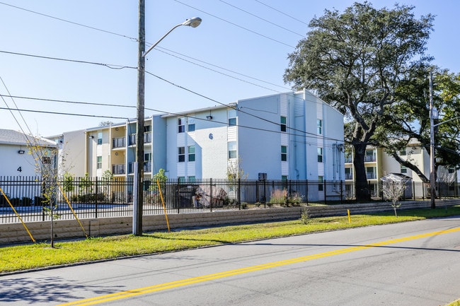 Oakland Terrace in Jacksonville, FL - Foto de edificio - Building Photo