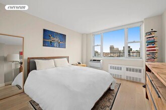 61 Jane St in New York, NY - Building Photo - Building Photo