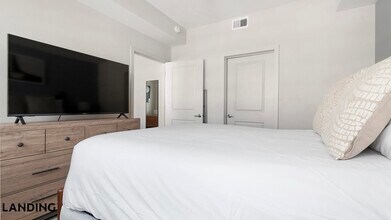 1216 N Atlantic Ave, Unit 404 in Daytona Beach, FL - Building Photo - Building Photo