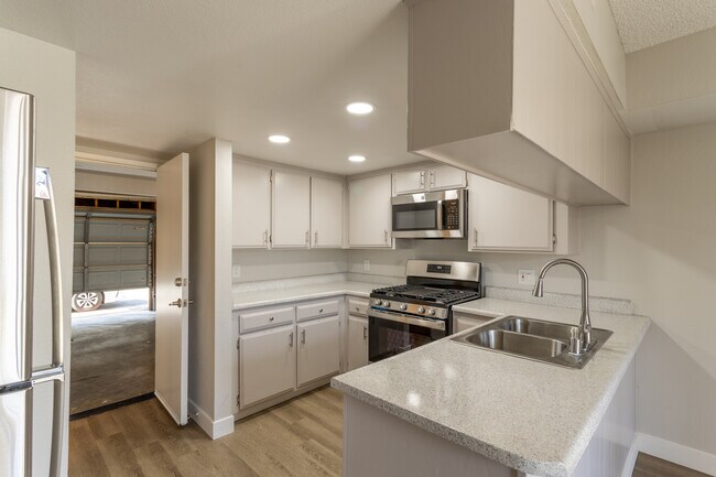 Cero Townhomes in San Bernardino, CA - Foto de edificio - Interior Photo