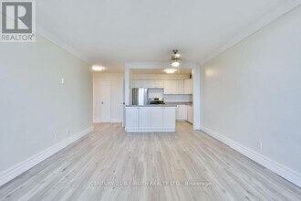 2 Grove St E in Barrie, ON - Building Photo - Building Photo