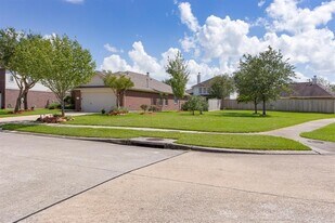2118 Indianapolis Dr in League City, TX - Building Photo
