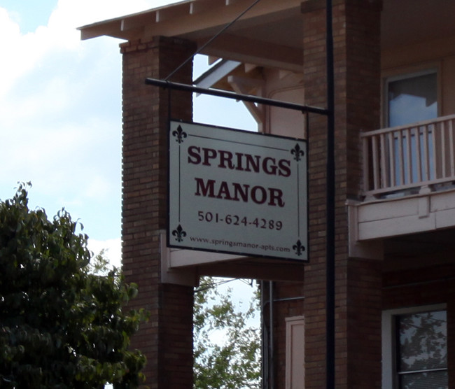 221 Orange St in Hot Springs National Park, AR - Foto de edificio - Building Photo