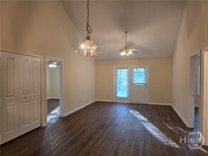 585 Rushing St in Richmond Hill, GA - Foto de edificio - Building Photo