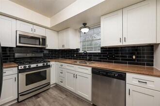 6107 Bullard Dr in Austin, TX - Building Photo - Building Photo