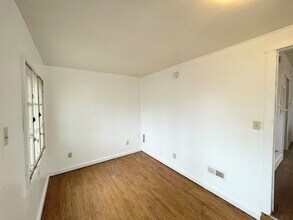 422 Walker St in Hutchinson, KS - Building Photo - Building Photo
