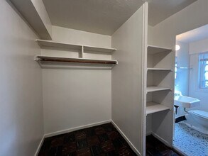 7326 N Ridge Blvd, Unit 501 in Chicago, IL - Foto de edificio - Building Photo