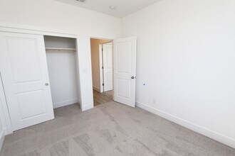 1237 Gypsum Ct in Los Banos, CA - Building Photo - Building Photo