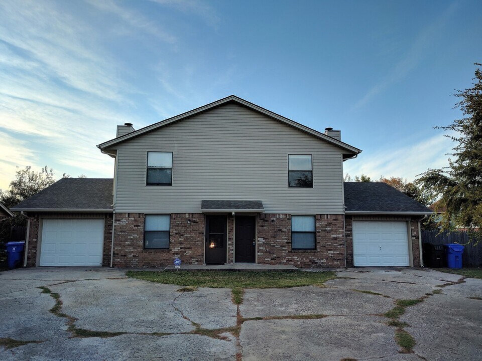 224-226 Skylark Ct in Norman, OK - Building Photo
