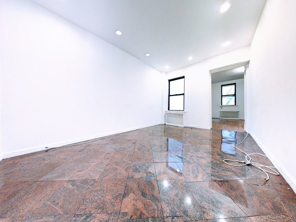 92 3rd Ave in New York, NY - Building Photo