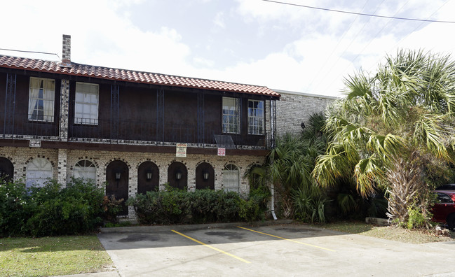 3512 N Arnoult Rd in Metairie, LA - Foto de edificio - Building Photo