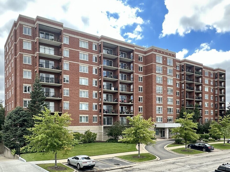 5555 N Cumberland Ave in Chicago, IL - Building Photo
