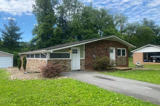 7 Lynn Terrace Ct in Johnson City, TN - Building Photo - Building Photo