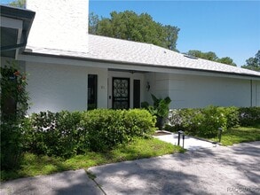 96 Sycamore Cir in Homosassa, FL - Foto de edificio - Building Photo