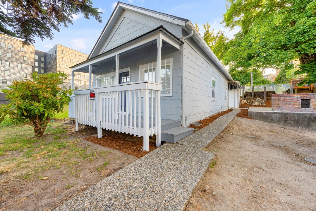 1316 Tacoma Ave S in Tacoma, WA - Building Photo