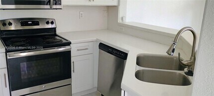 7803 NW 116th Ave in Medley, FL - Building Photo - Building Photo