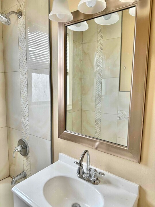 1144 W 84th St in Chicago, IL - Building Photo