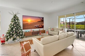 2131 Hamlin St in Naples, FL - Foto de edificio - Building Photo