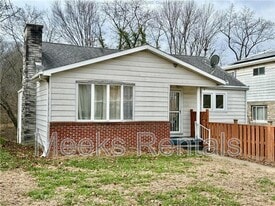 3013 Ridgeview Dr in Charleston, WV - Building Photo