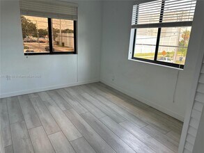 900 SW 43rd Ave in Miami, FL - Building Photo - Building Photo
