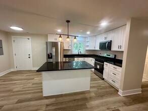 1707 Winthrop Ln in Schaumburg, IL - Building Photo - Building Photo