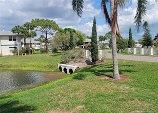 1524 SE Royal Green Cir in Port St. Lucie, FL - Building Photo - Building Photo