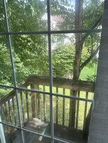 4 Cayuga Rd in fieldsboro, NJ - Building Photo