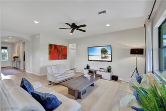 7103 Lily Way in Naples, FL - Foto de edificio - Building Photo