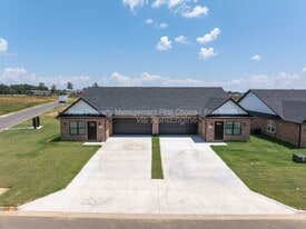 8803 Cantera Dr in Fort Smith, AR - Building Photo