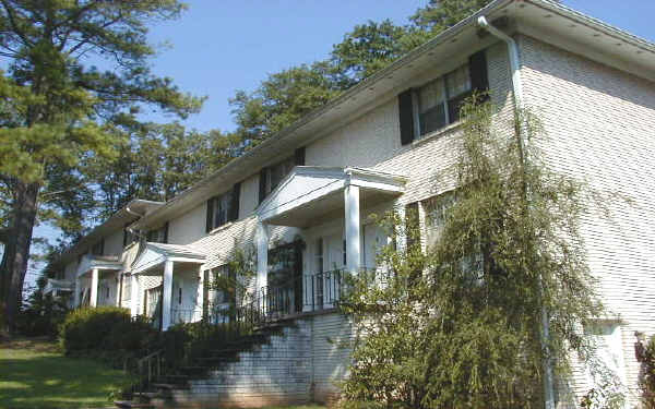 Paces Ferry Villa in Atlanta, GA - Building Photo