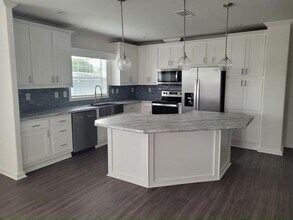 2505 E Bay Dr in Largo, FL - Building Photo - Building Photo