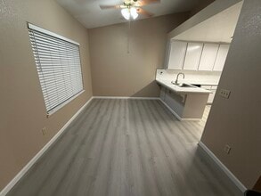 1102 Cedar Creek Dr, Unit 3 in Modesto, CA - Building Photo - Building Photo