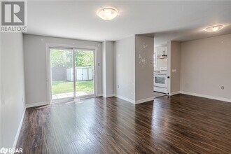 39 Laurie Crescent in Barrie, ON - Building Photo - Building Photo