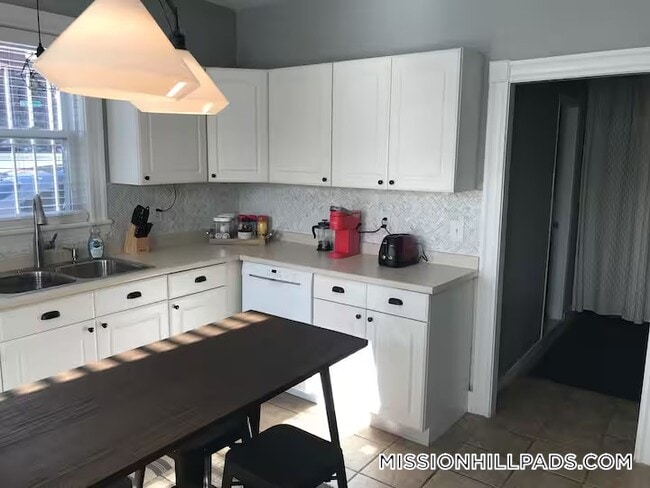 2 Gore St, Unit 1
