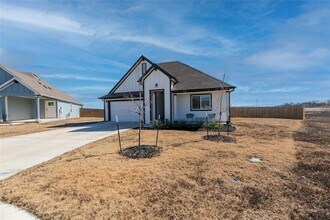 241 Sweetwater Crk Ln in Hutto, TX - Foto de edificio - Building Photo